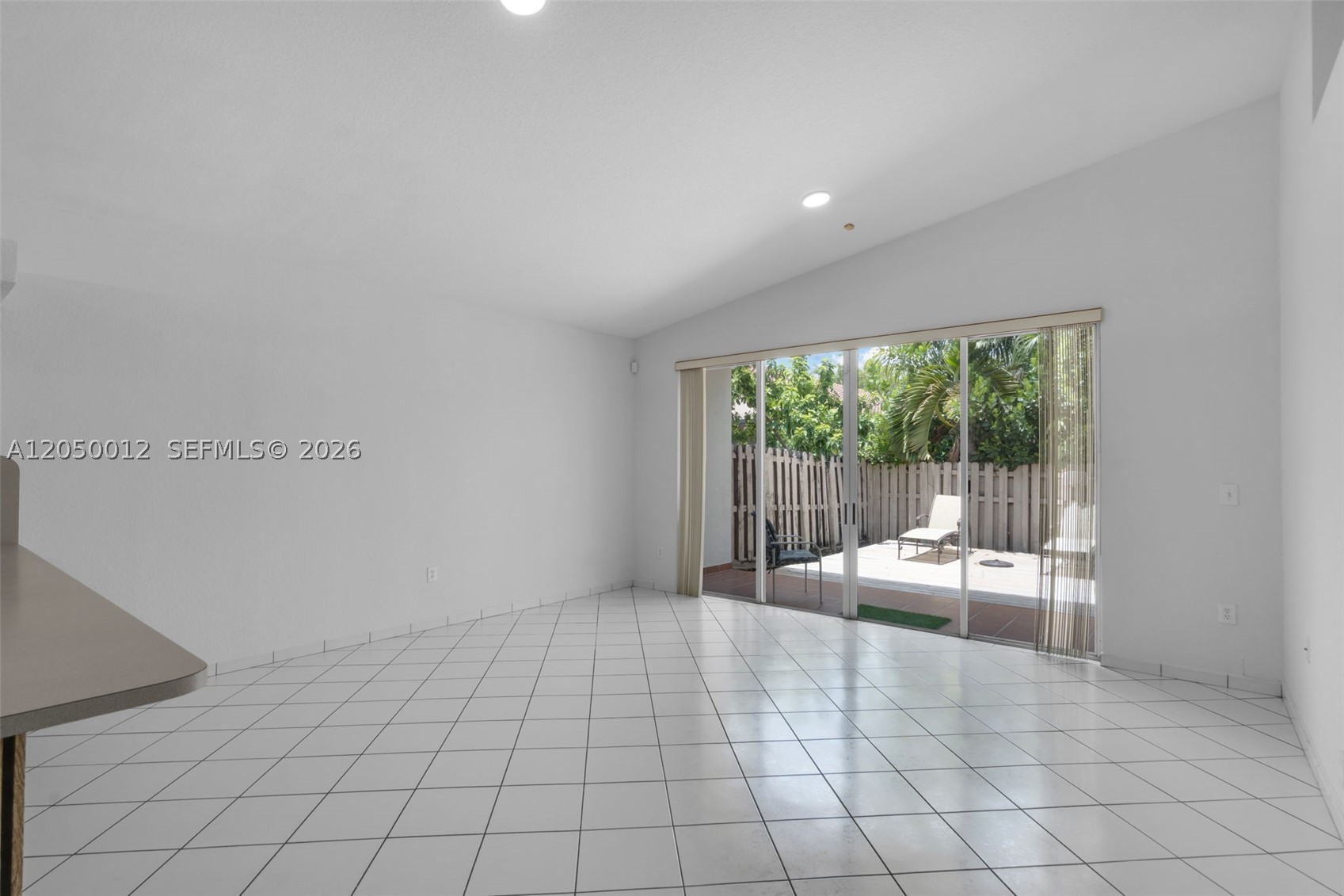 FLORIDA TROPICAL ESTATES - Residential