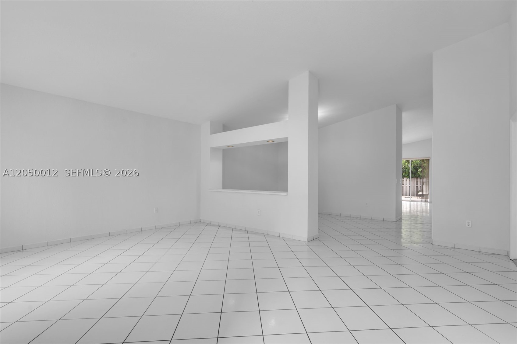 FLORIDA TROPICAL ESTATES - Residential