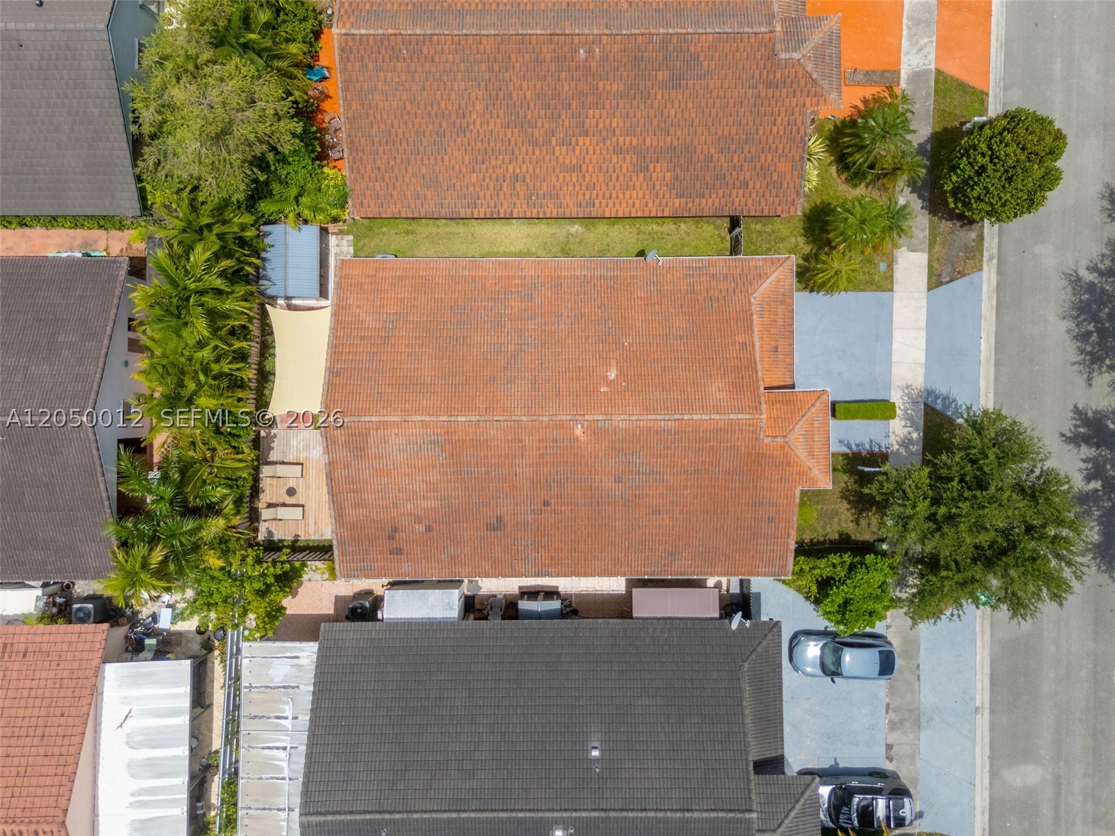 FLORIDA TROPICAL ESTATES - Residential