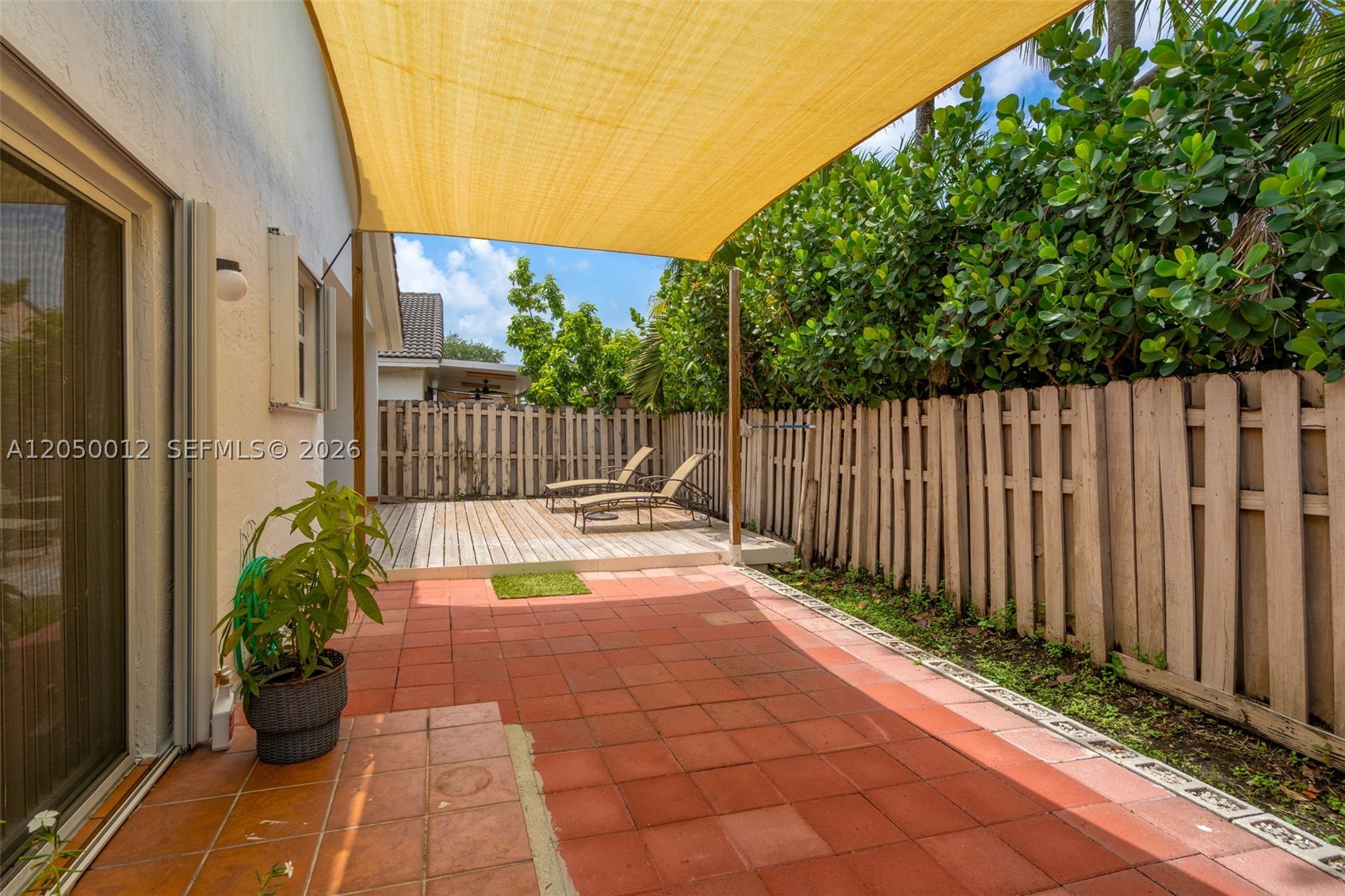 FLORIDA TROPICAL ESTATES - Residential