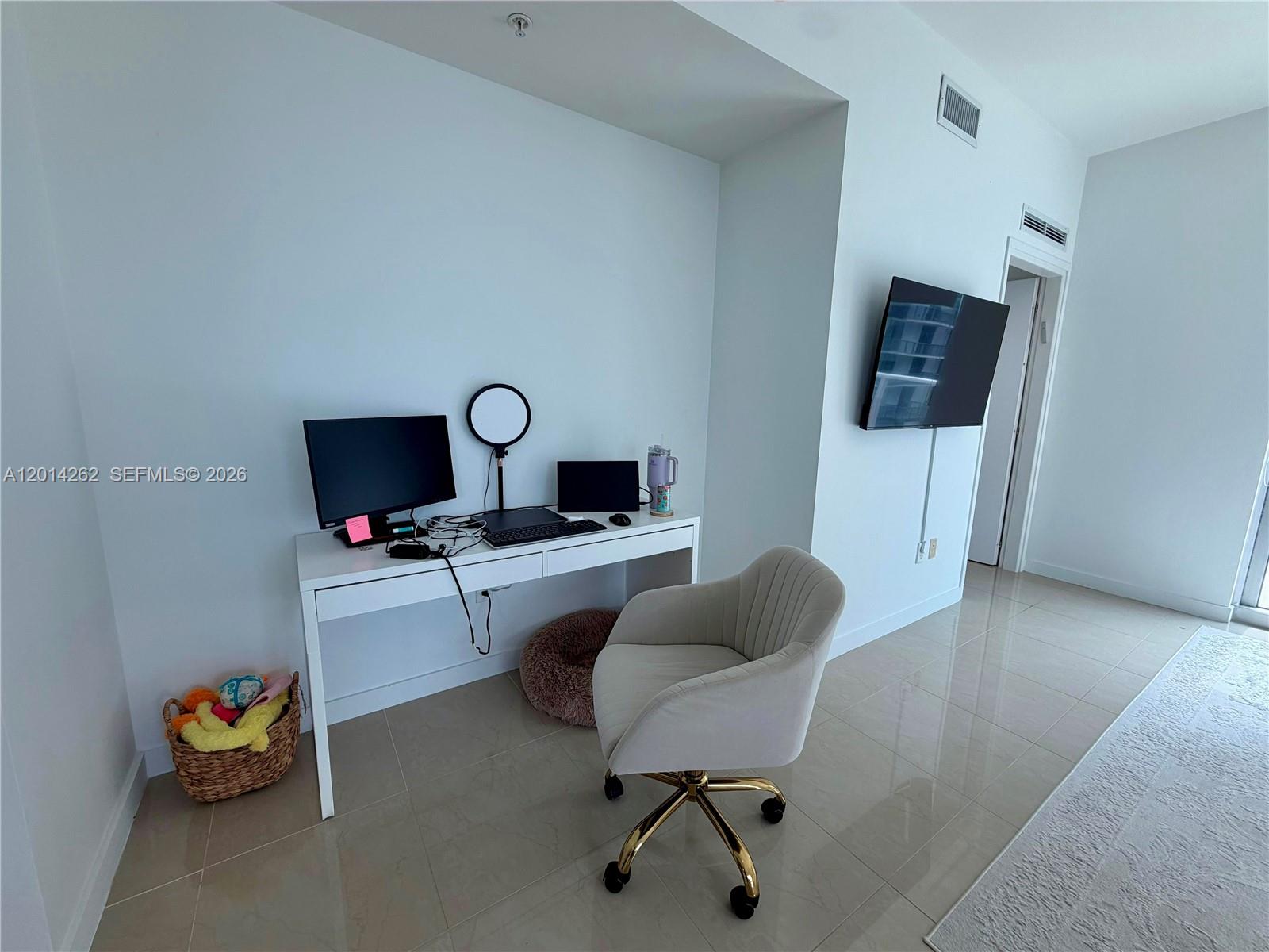 MET 1 CONDO - Residential