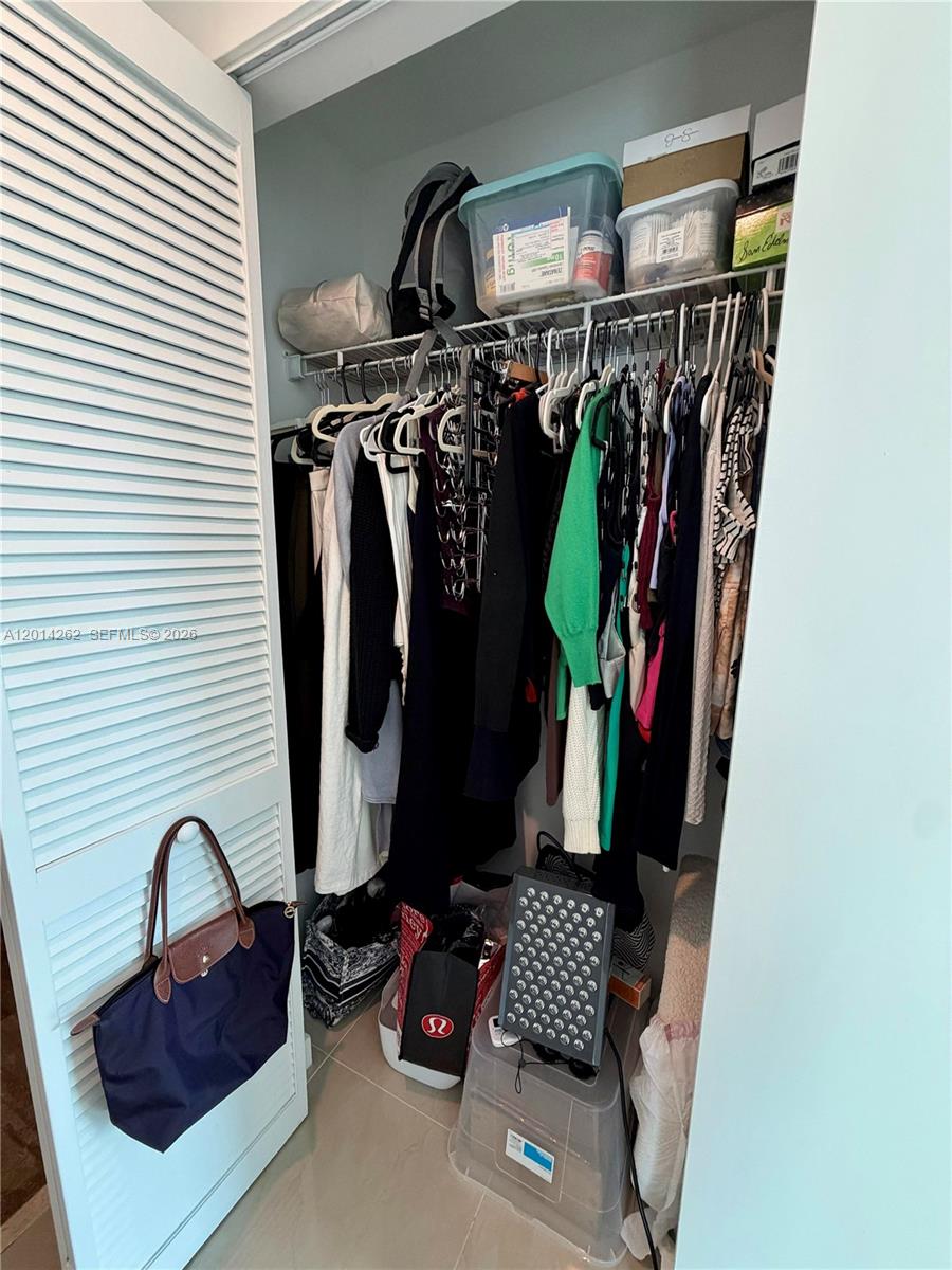 MET 1 CONDO - Residential