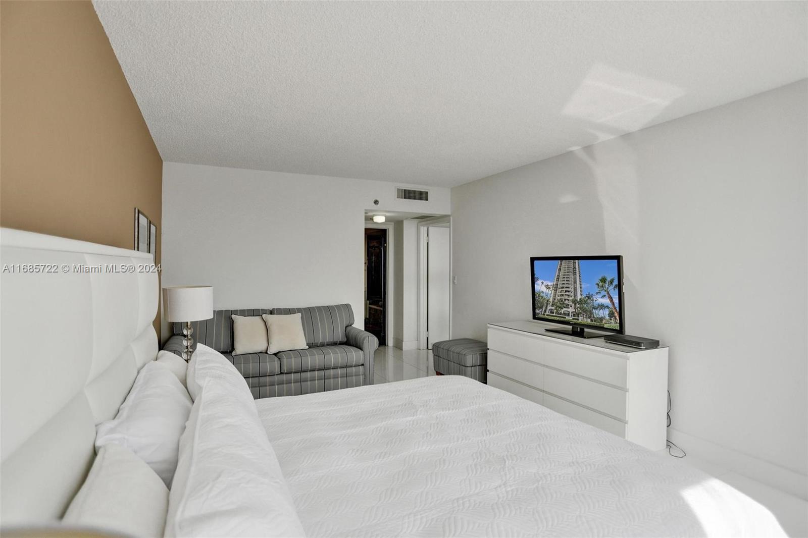 HARBOR TWS AT THE WATERWA - Residential Lease