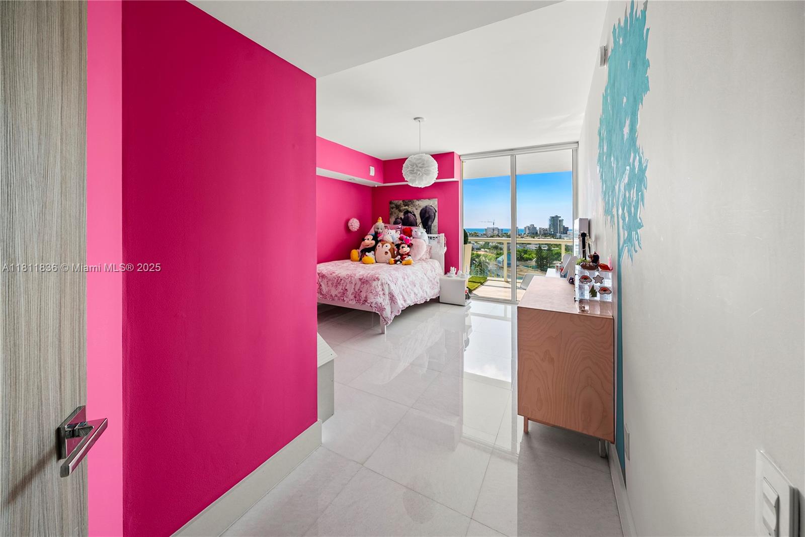 ICON CONDO - Residential