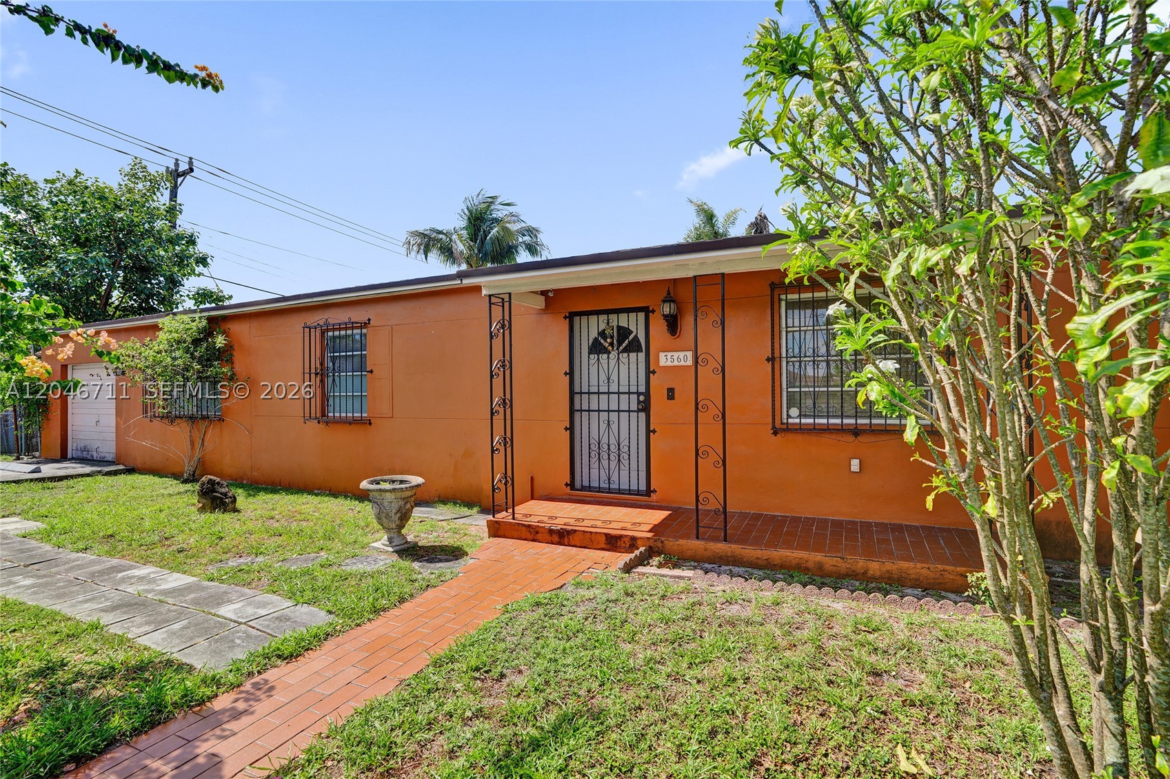 PERFECT EXTENDED FAMILY HOME OR CAN PROVIDE PRIVACY FOR IN LAW QUARTERS. THIS 4 BEDROOM, 2 BATHS, 1 CAR GARAGE SITUATED ON A CORNER ON LARGE SIZE LOT.  WELL MAINTAINED WITH COVERED PATIO AREA.  LESS THAN 2 MILES TO HWY924 BY I75 AND APPROX 4 MILES TO I-95.  COULD BE A GREAT INVESTMENT.