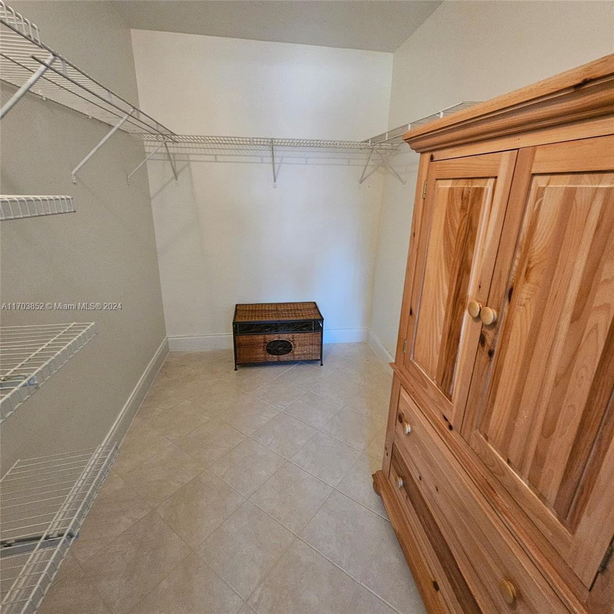 BOCA TRAILS 1 - Residential Lease