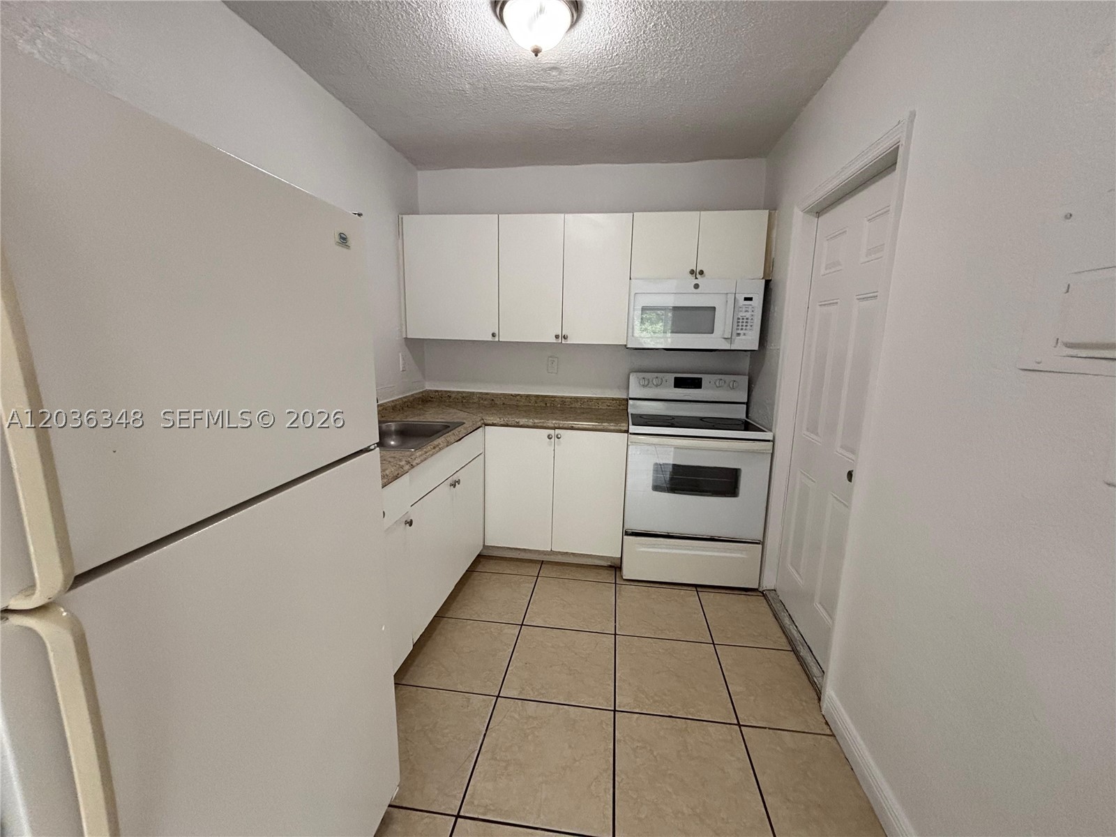 Get $500 OFF Your Move-In! Welcome to this charming 2-bedroom, 1-bathroom apartment. Upon entering, you will be greeted by elegant floors that give it a touch of modernity and easy maintenance. The air conditioning efficiently regulates the temperature, ensuring a cool environment even on the hottest summer days. The kitchen is equipped. Additionally, we offer on-site parking for your convenience. -Tile floors -Central air conditioning -Closets in bedrooms, an additional closet in the hallway -First-floor apartment -White appliances -Stove, refrigerator, and microwave -Assigned parking