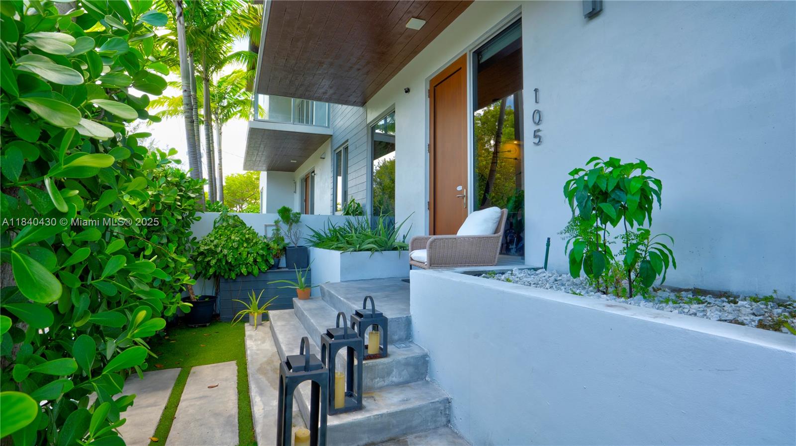 Your Ideal Space in The Roads.
All in one of Miami’s most peaceful and charming neighborhoods. 2 Master Bedrooms and Versatile den or (great as a home office, playroom, or studio), and 2.5 bathrooms designed with comfort and convenience in mind. The unit has been thoughtfully upgraded with quality touches like a custom bar, blackout shades a walk-in closet, and a whole-house water filtration system. You’ll love the flexibility of two separate entrance, Excellent public and private schools.