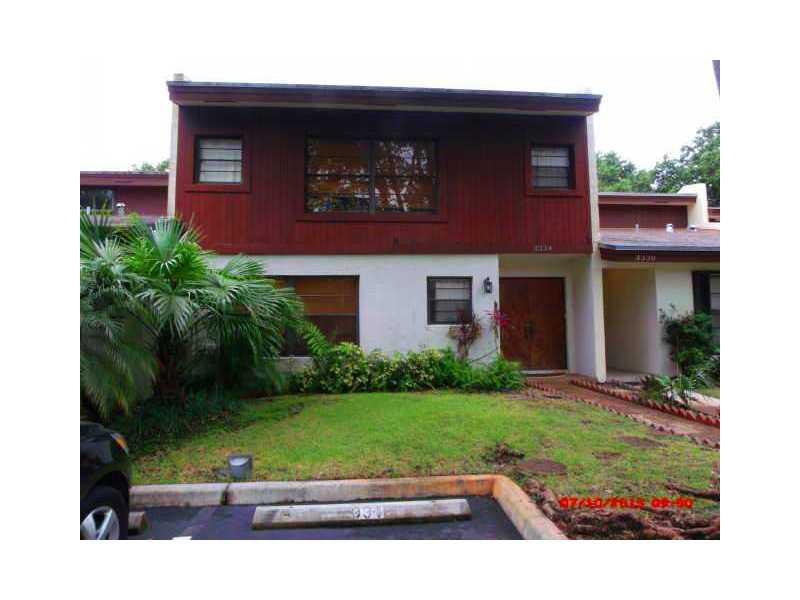 SPACIOUS 3 BEDROOM 3 BATH 2 STORY TOWNHOME WITH BIG FENCED YARD IN DESIRABLE TAMERLANE COMMUNITY. FRESHLY PAINTED WITH LAMINATED FLOOR & NEW CARPORT. ONE FULL BEDROOM AND BATH DOWNSTAIRS. CLOSE TO TY PARK, SHOPPING, 1-95 AND BEACH. FIRST, LAST + SECURITY  AND SATISFACTORY CREDIT CHECK>
