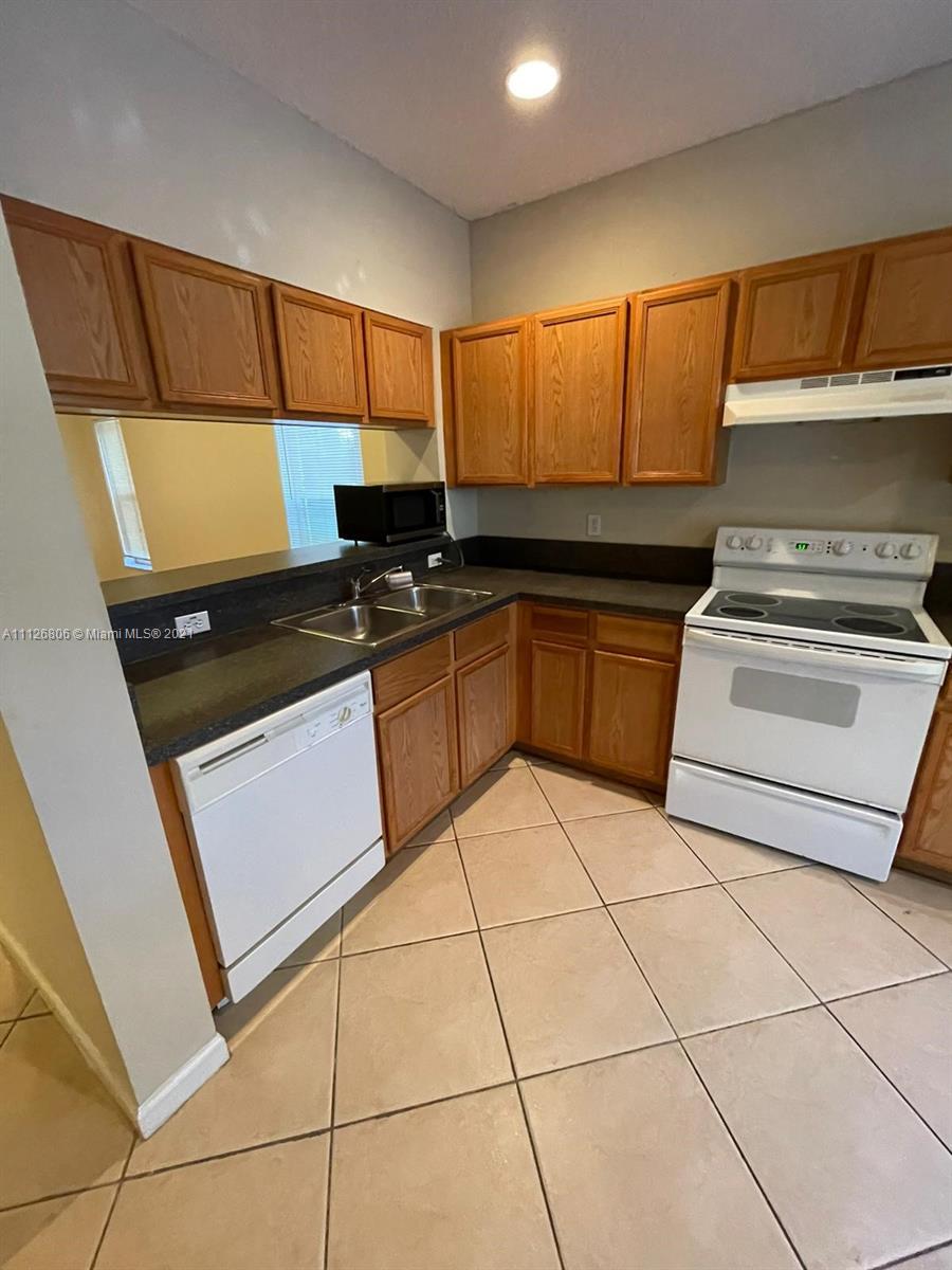PALMBROOKE TOWNHOMES - Residential Lease