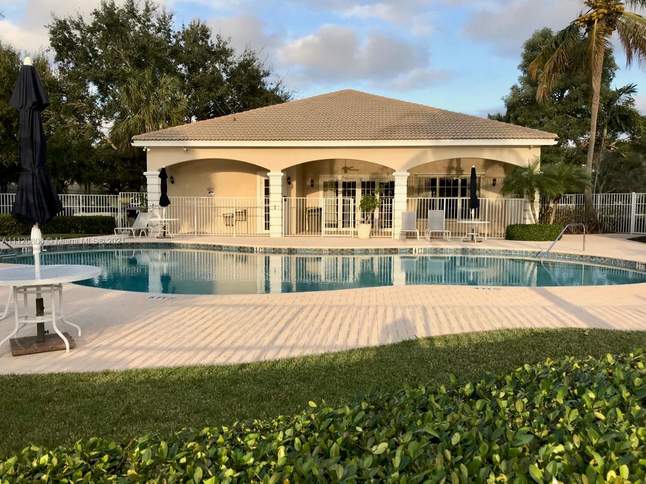 PALMBROOKE TOWNHOMES - Residential Lease