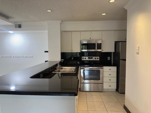 HOLLYWOOD PARC CONDOMINIU - Residential Lease