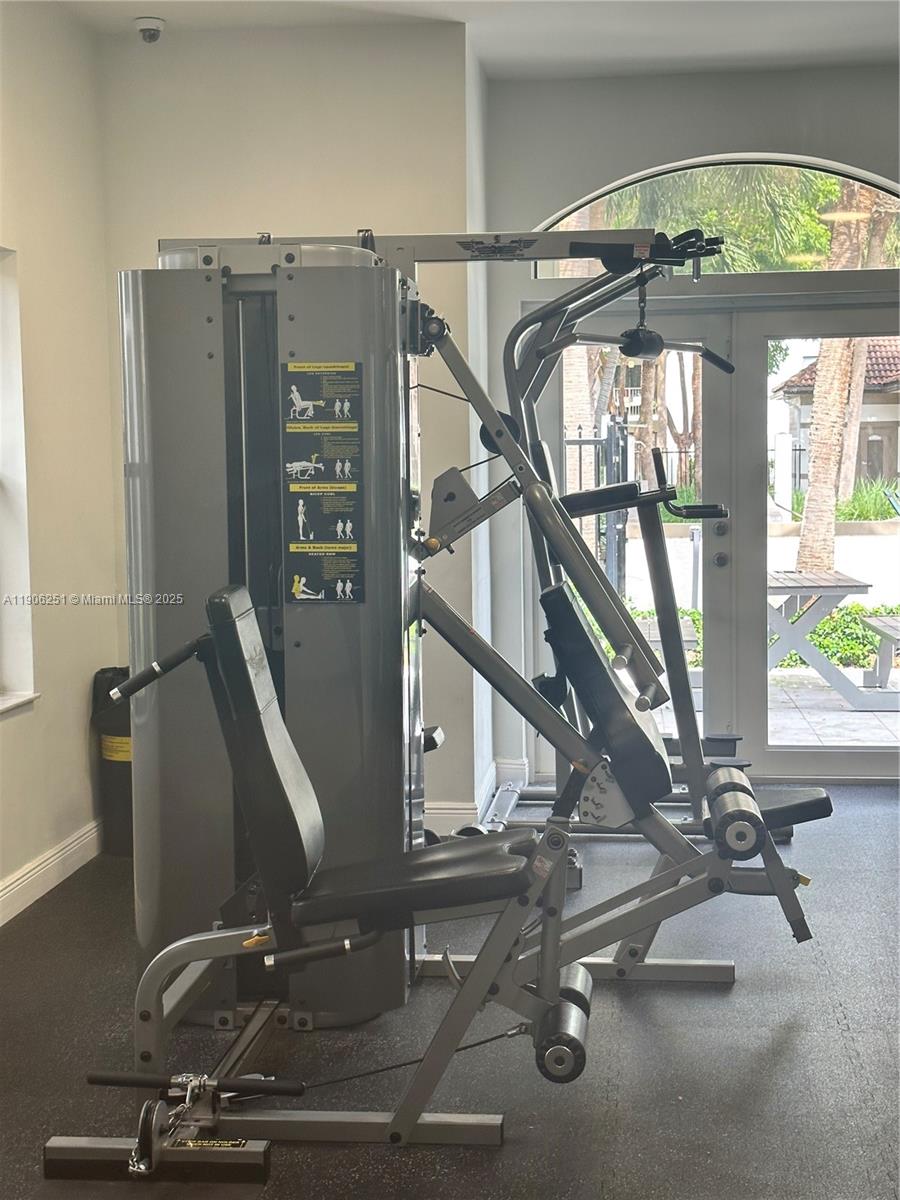 HOLLYWOOD PARC CONDOMINIU - Residential Lease