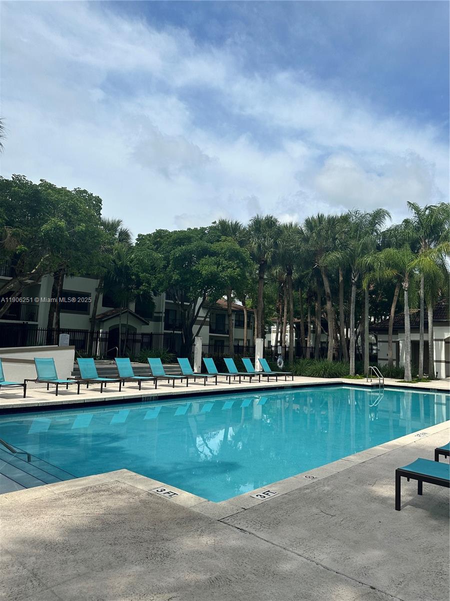 HOLLYWOOD PARC CONDOMINIU - Residential Lease