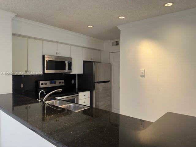 HOLLYWOOD PARC CONDOMINIU - Residential Lease