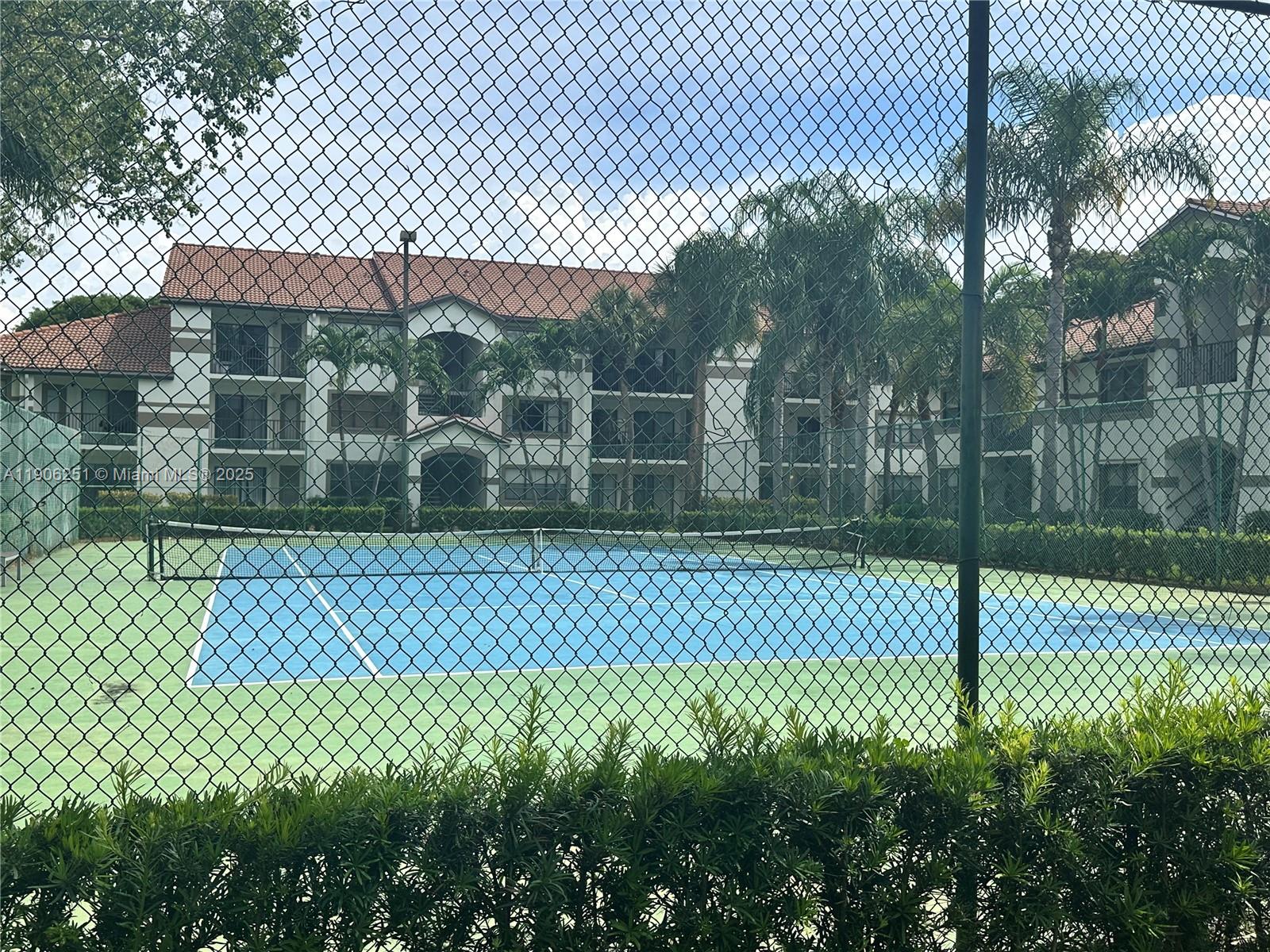 HOLLYWOOD PARC CONDOMINIU - Residential Lease