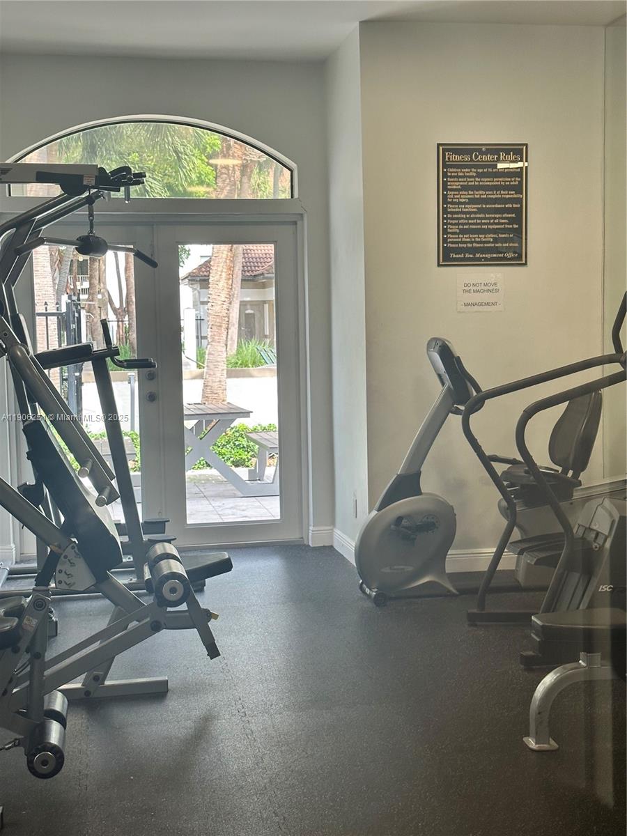 HOLLYWOOD PARC CONDOMINIU - Residential Lease