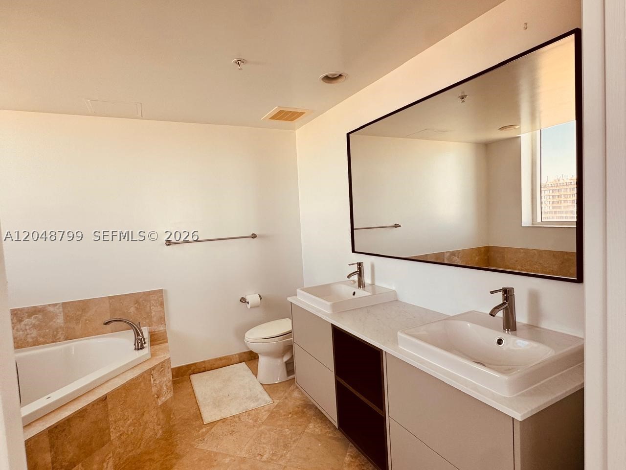 DUO CONDOMINIUM WEST - Residential