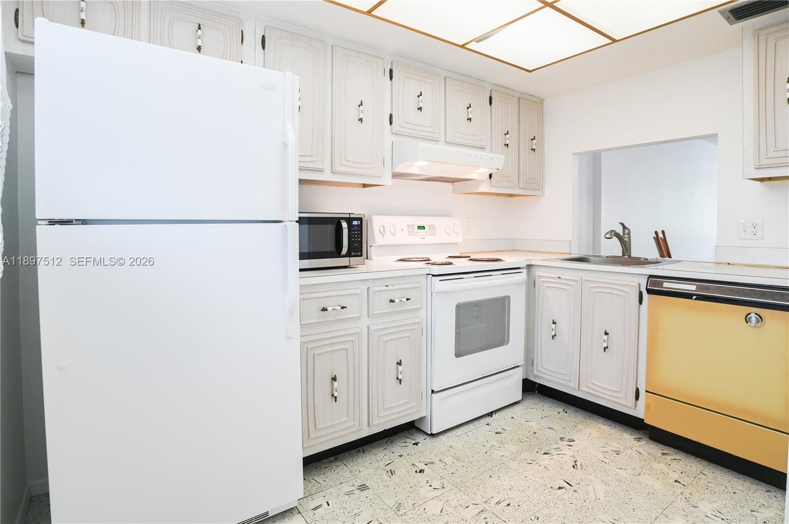ROYAL PARK CONDO - Residential