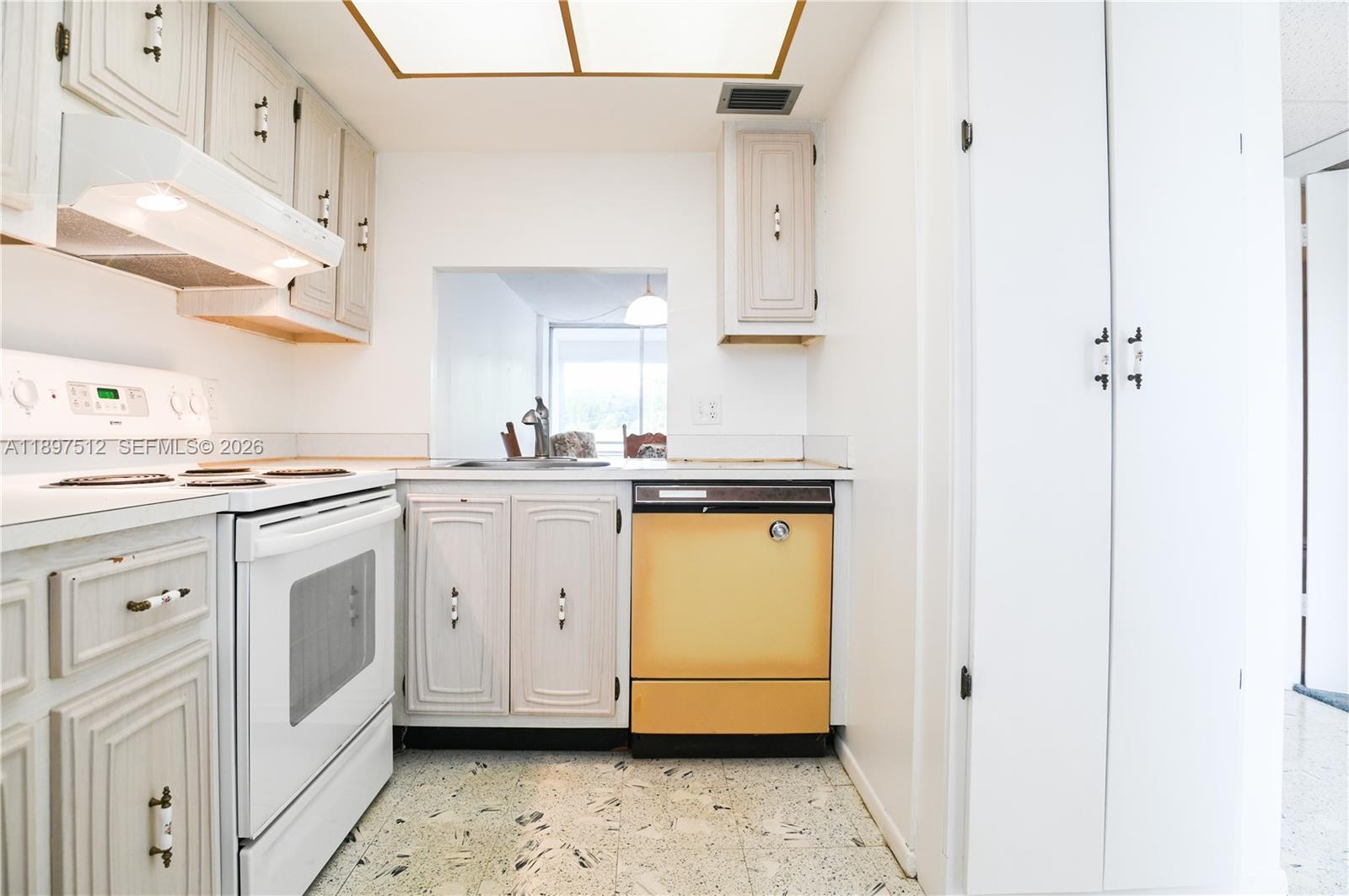 ROYAL PARK CONDO - Residential