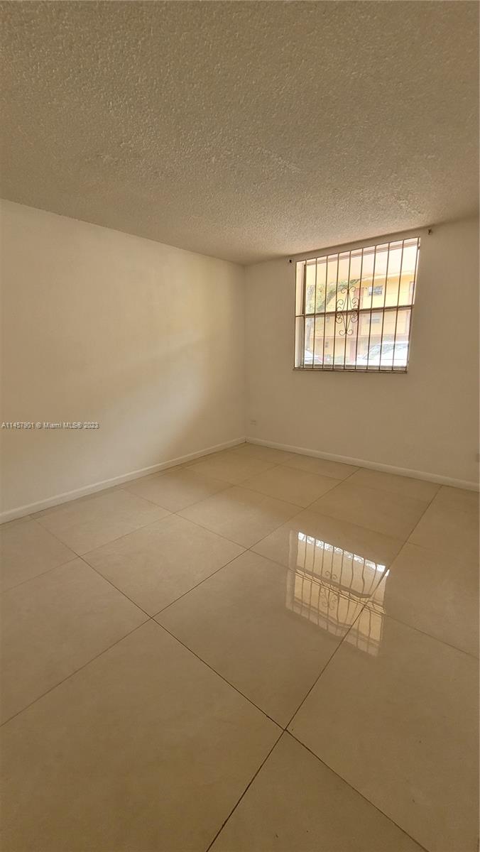ROYAL OAKS CONDO - Residential Lease