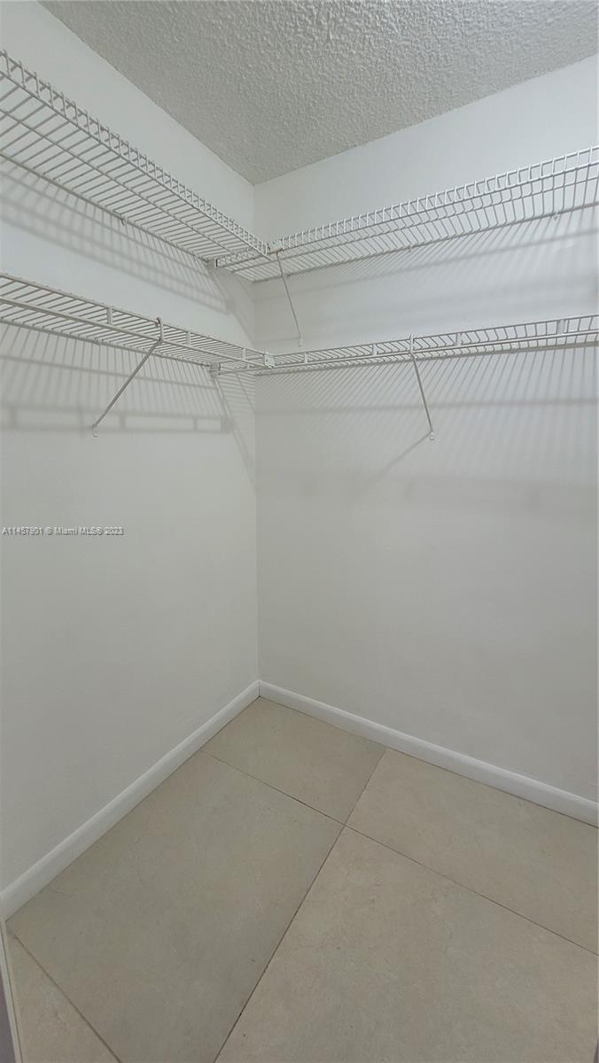 ROYAL OAKS CONDO - Residential Lease