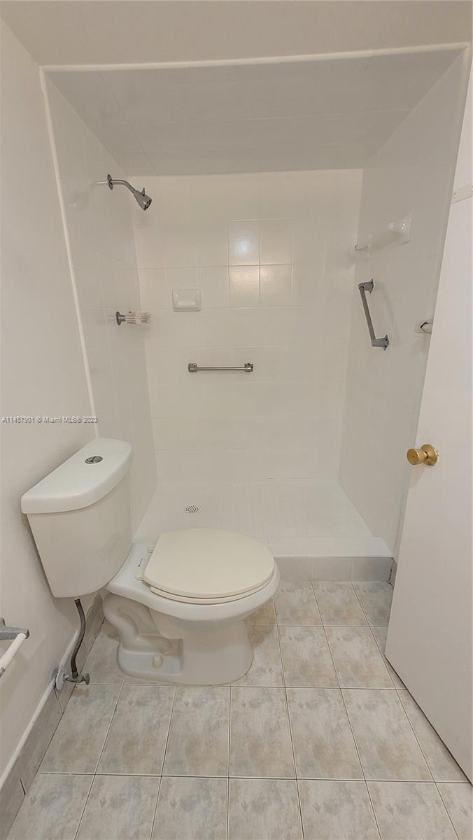 ROYAL OAKS CONDO - Residential Lease