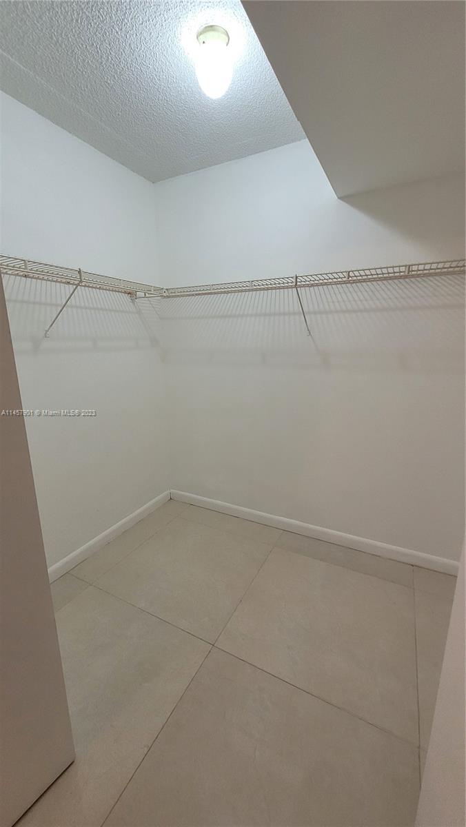 ROYAL OAKS CONDO - Residential Lease
