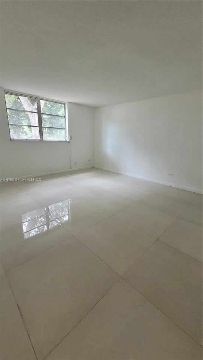ROYAL OAKS CONDO - Residential Lease