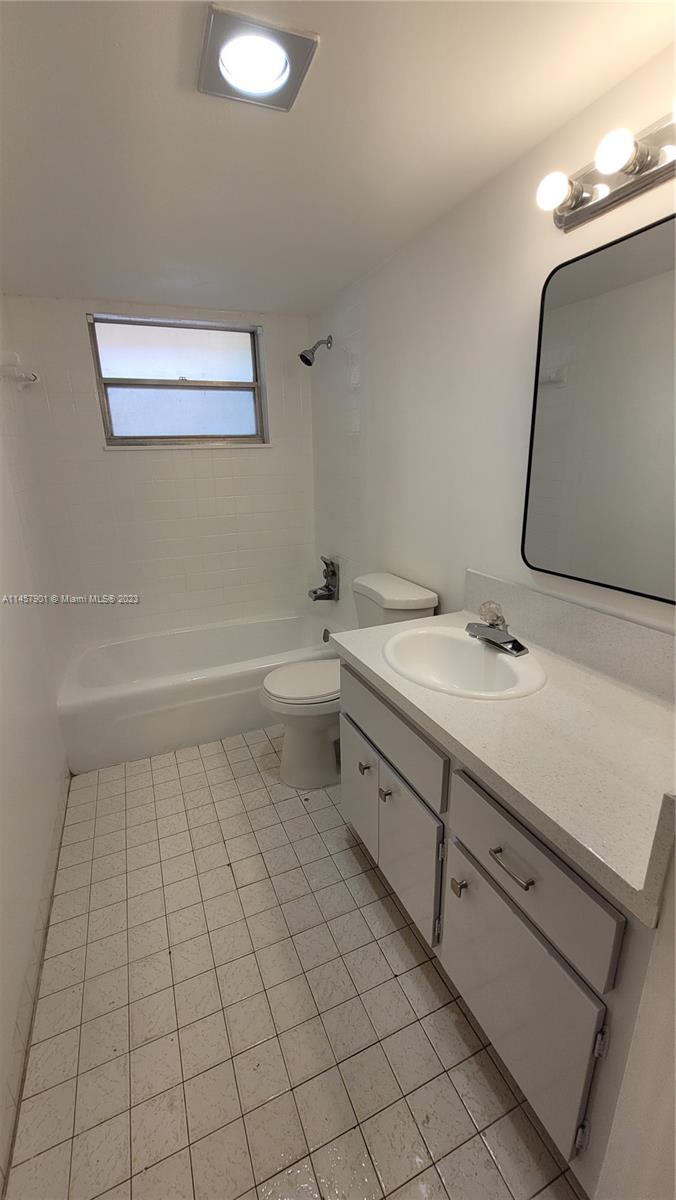 ROYAL OAKS CONDO - Residential Lease