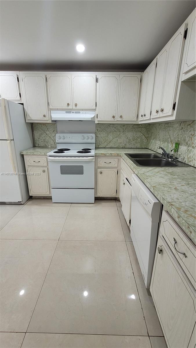 ROYAL OAKS CONDO - Residential Lease