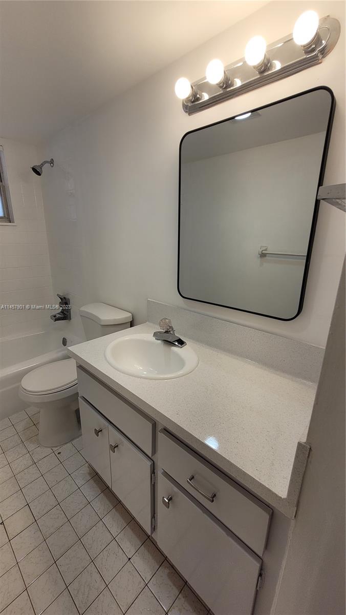 ROYAL OAKS CONDO - Residential Lease