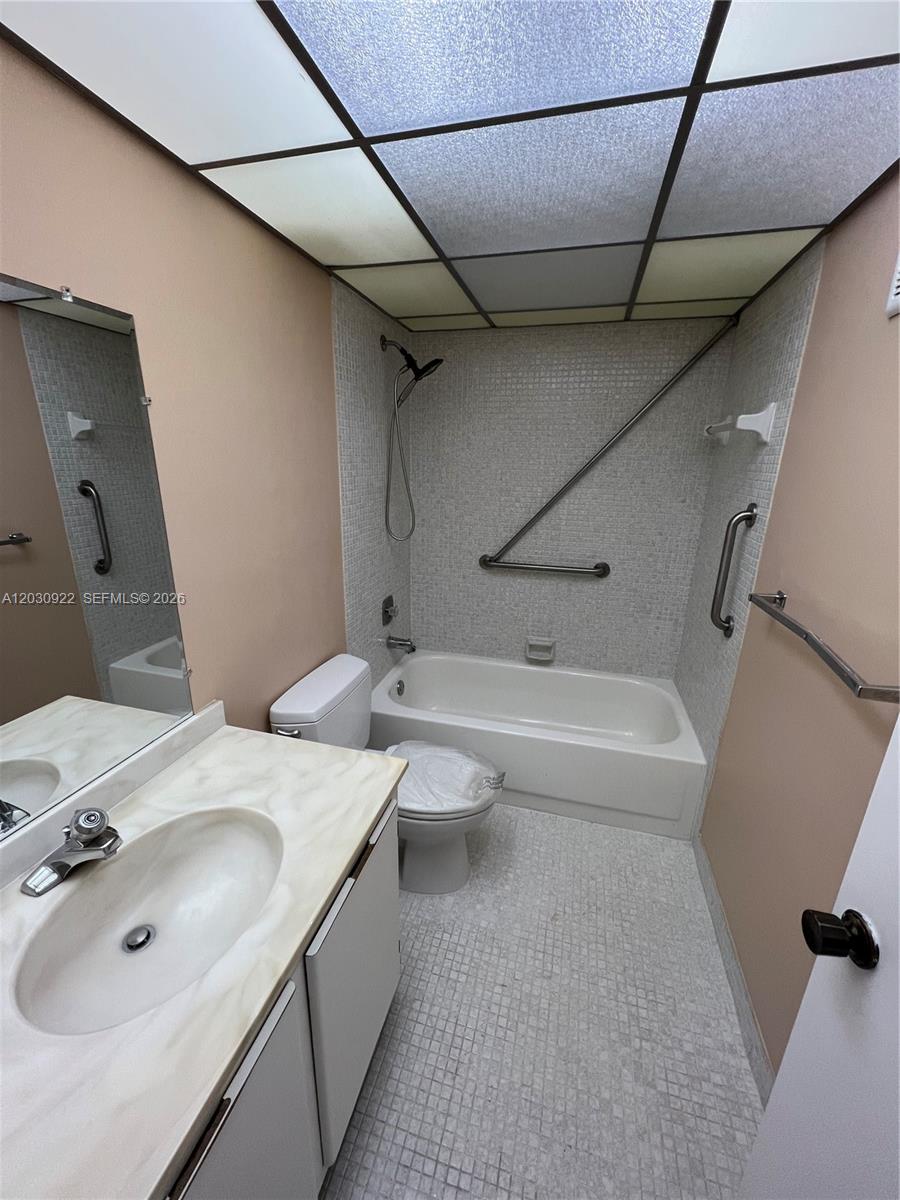 CONCORD VILLAGE CONDOMINI - Residential Lease