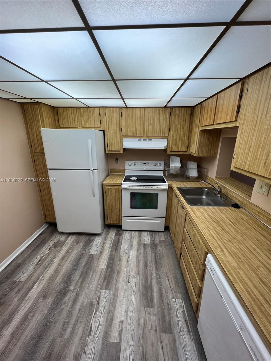 CONCORD VILLAGE CONDOMINI - Residential Lease