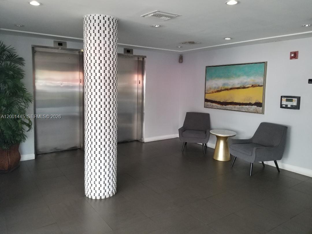 Lincoln Towers Condominium - Residential