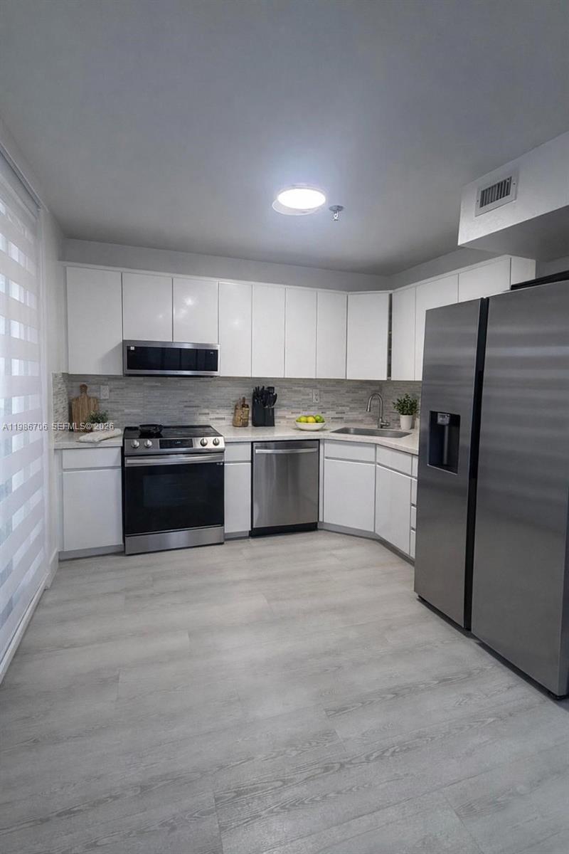 BEAUTIFULLY REMODELED 2-BEDROOM, 2-BATHROOM APARTMENT OFFERING MODERN FINISHES AND A BRIGHT, OPEN LAYOUT. THIS MOVE-IN-READY UNIT FEATURES AN UPDATED KITCHEN, STYLISH BATHROOMS, AND SPACIOUS LIVING AREAS DESIGNED FOR COMFORT AND CONVENIENCE. IDEALLY LOCATED JUST MINUTES FROM AVENTURA MALL, MIAMI INTERNATIONAL AIRPORT, AND FORT LAUDERDALE-HOLLYWOOD INTERNATIONAL AIRPORT, PROVIDING EASY ACCESS TO TOP SHOPPING,DINING, AND TRAVEL. PERFECT FOR END-USERS OR INVESTOR SEEKING A PRIME LOCATION WITH STRONG APPEAL