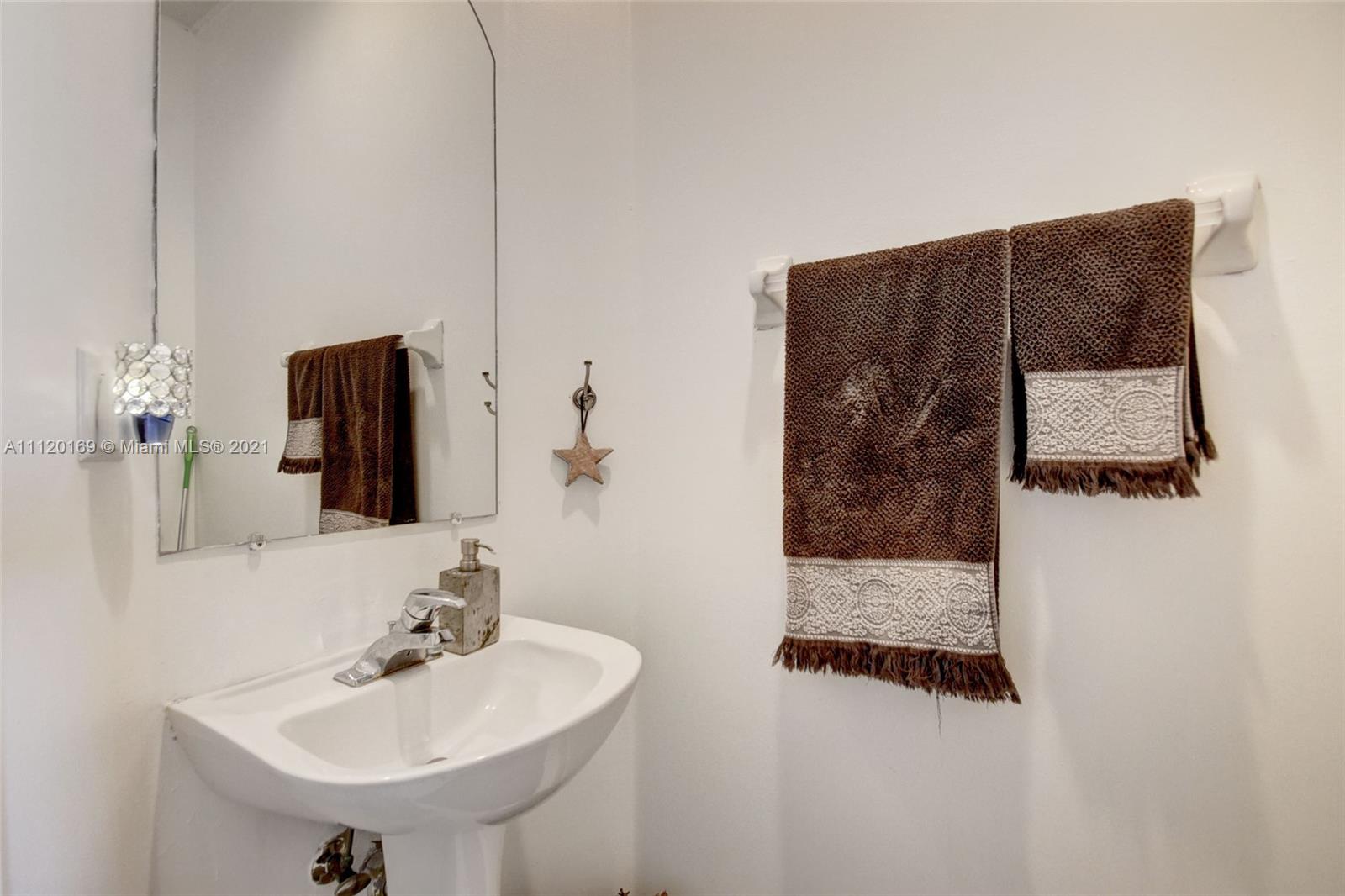 SEMINOLE ESTATES & TOWNHO - Residential