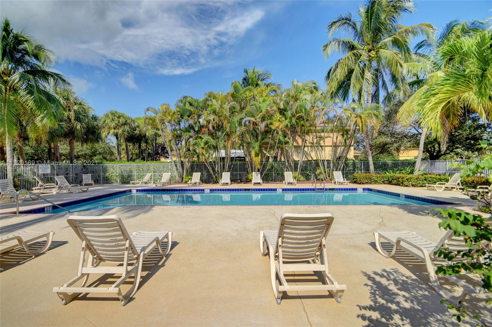 SEMINOLE ESTATES & TOWNHO - Residential