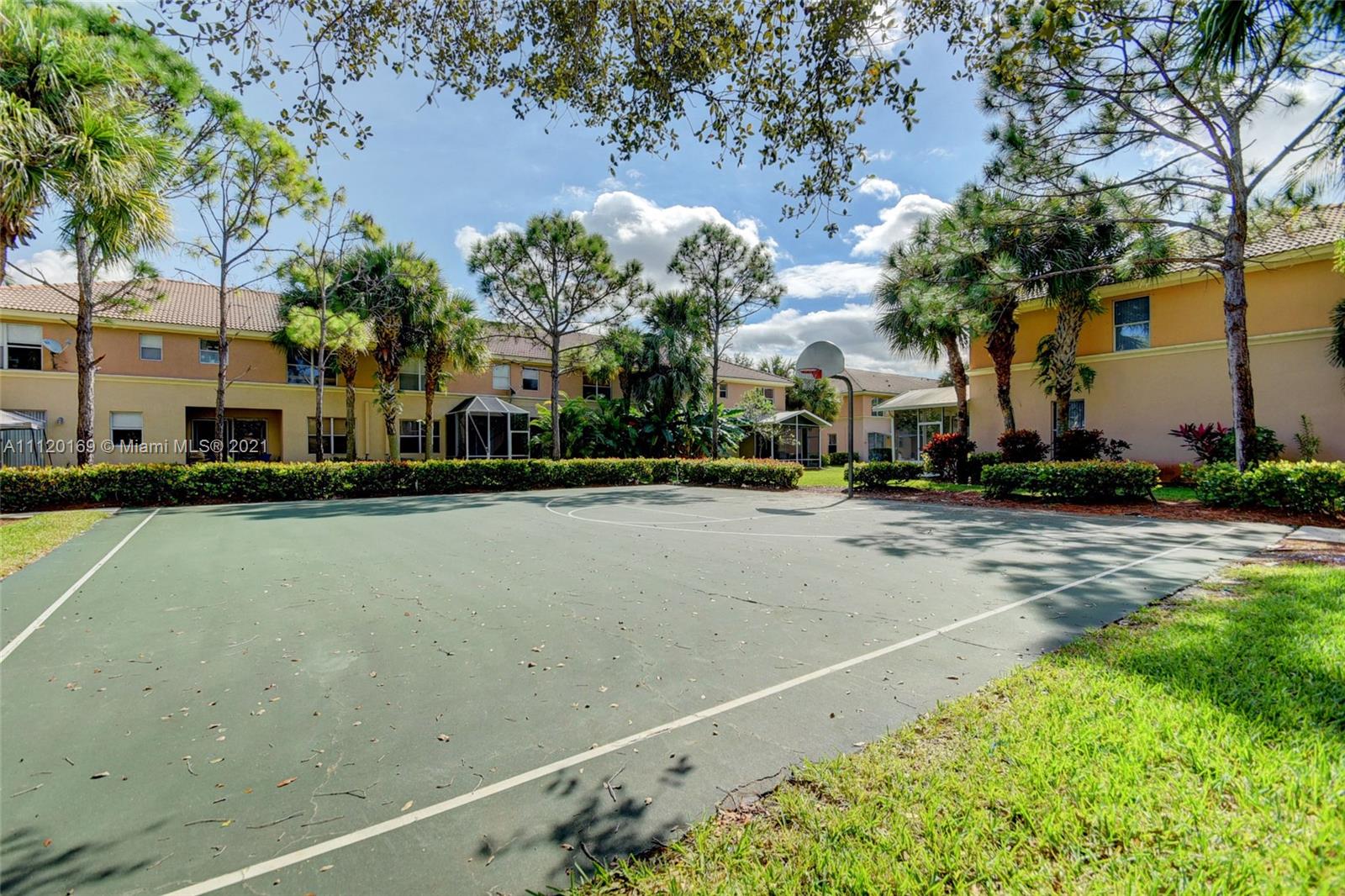 SEMINOLE ESTATES & TOWNHO - Residential