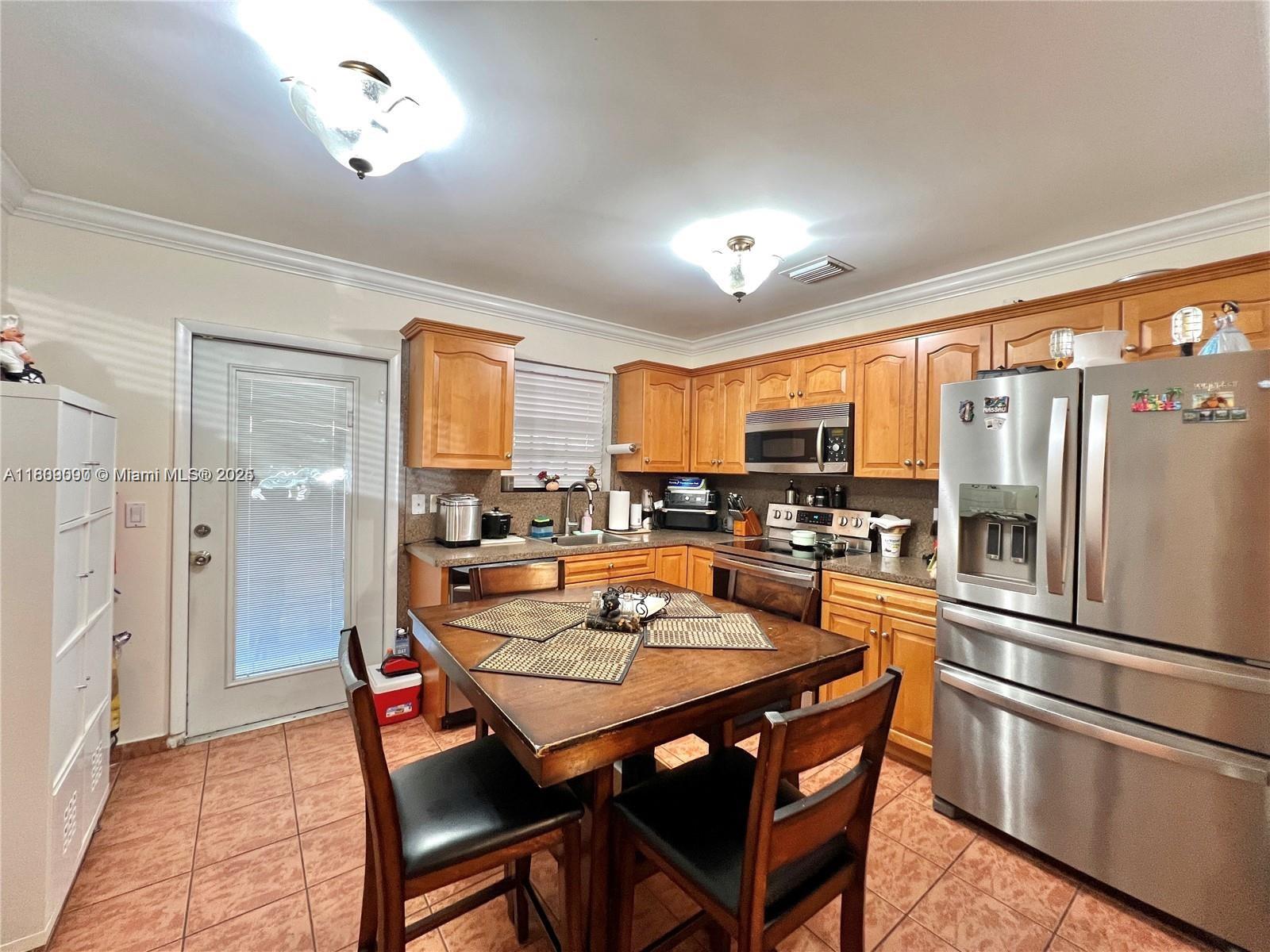 CORAL WAY SEC C - Residential Lease