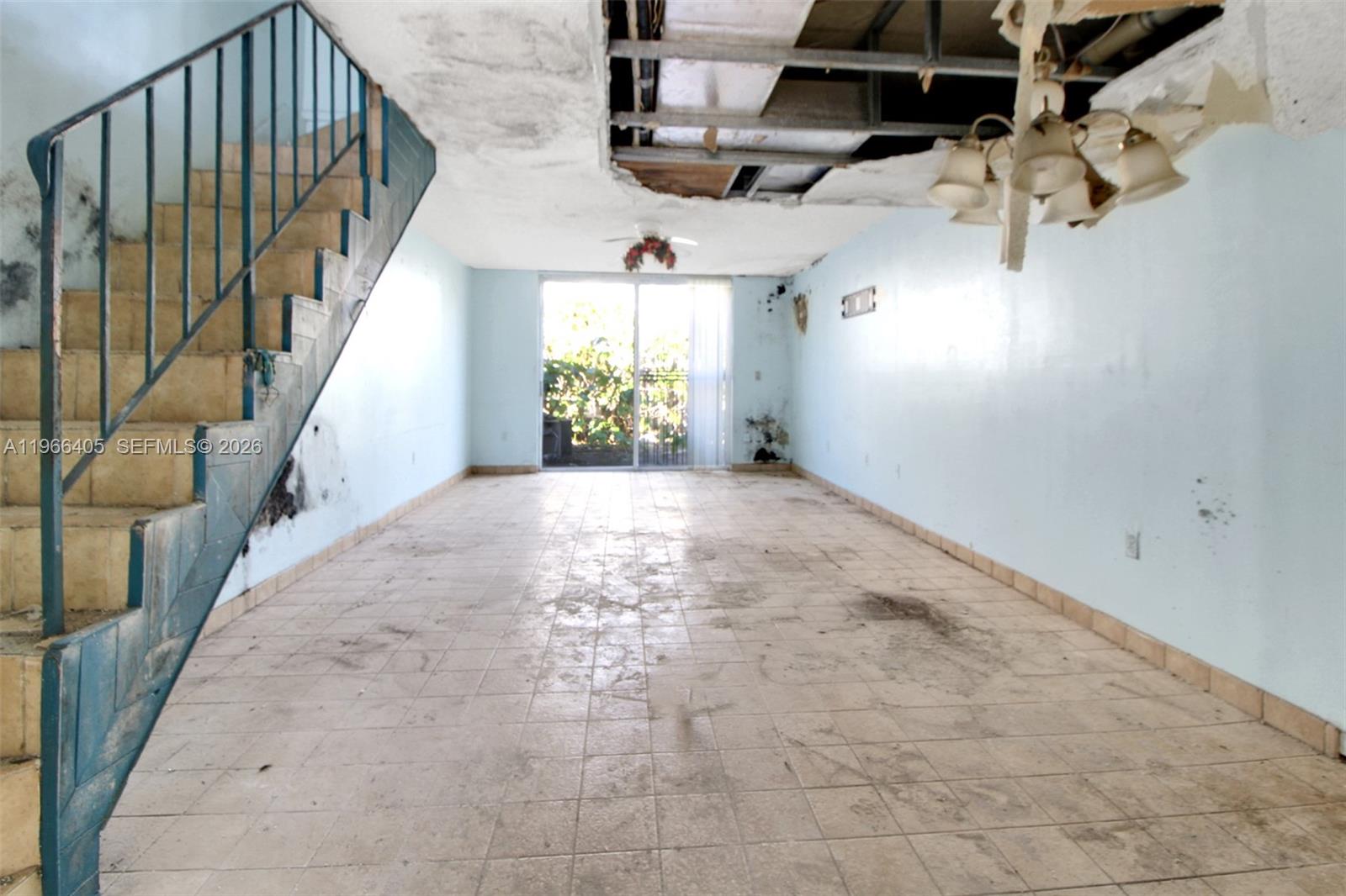 MANGO HILL CONDO #7 - Residential