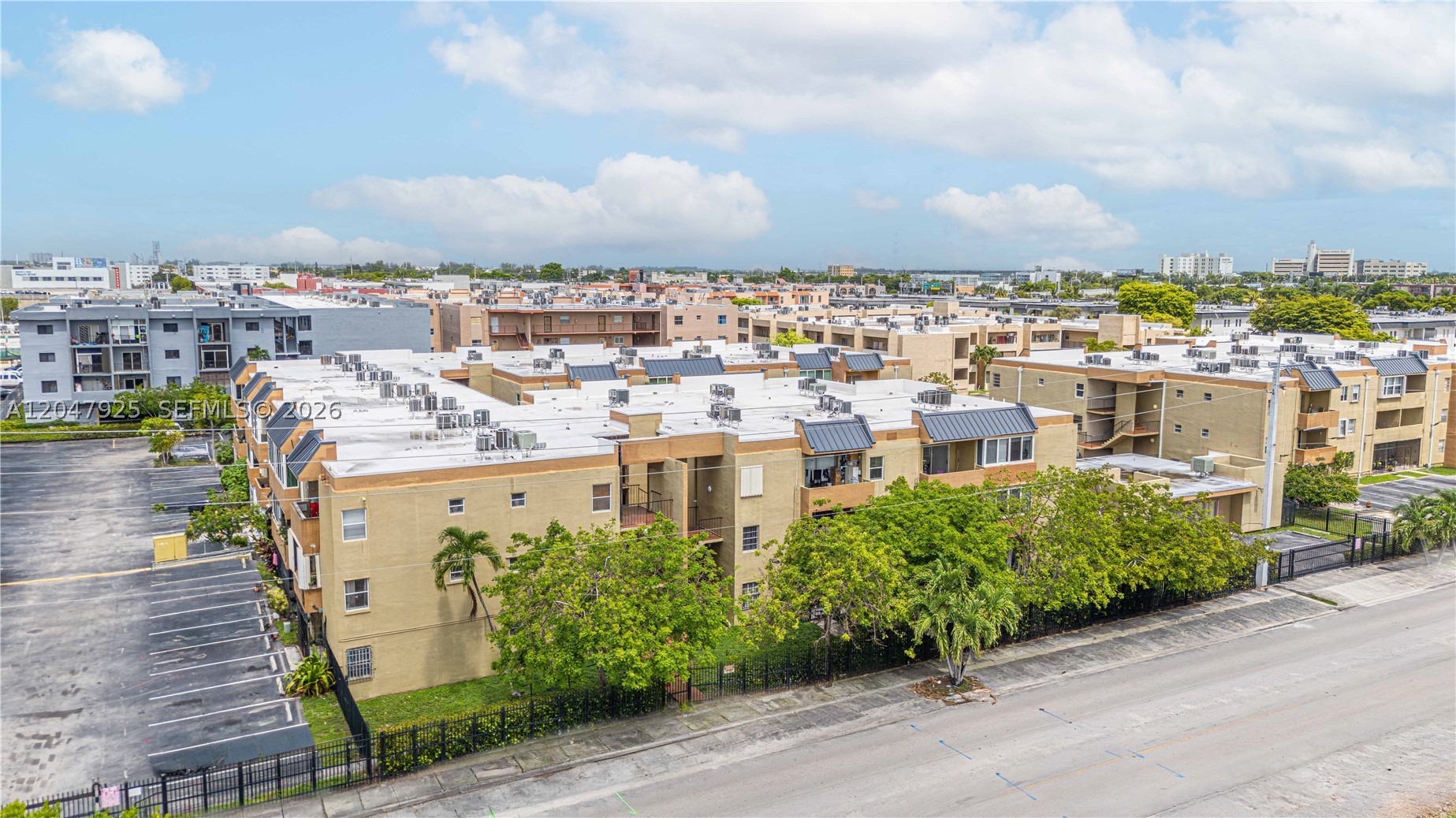 PALMETTO SPRINGS CONDO VI - Residential