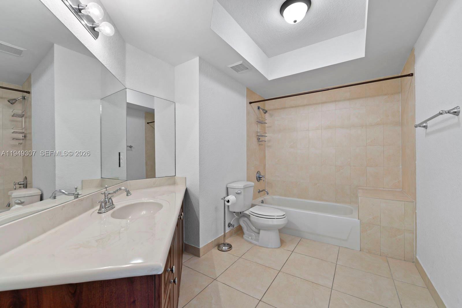 THE LUXOR RESIDENCES COND - Residential