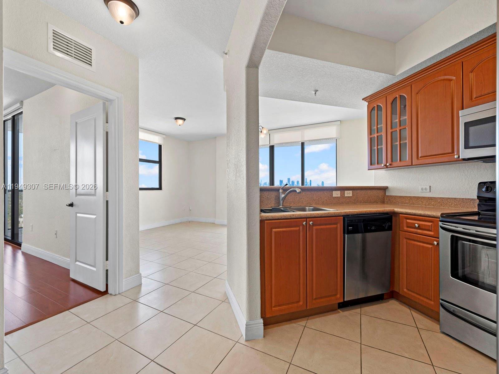 THE LUXOR RESIDENCES COND - Residential