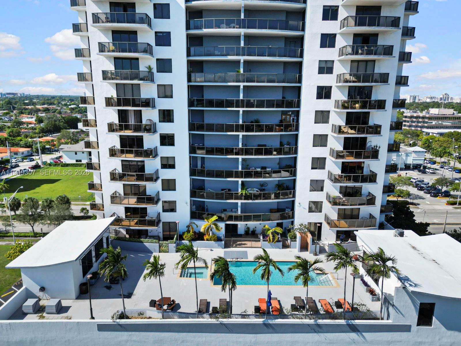 THE LUXOR RESIDENCES COND - Residential