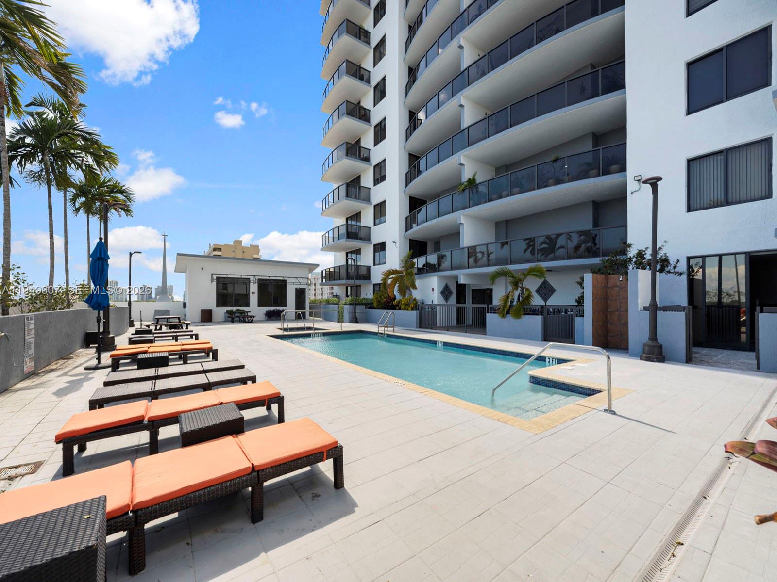THE LUXOR RESIDENCES COND - Residential