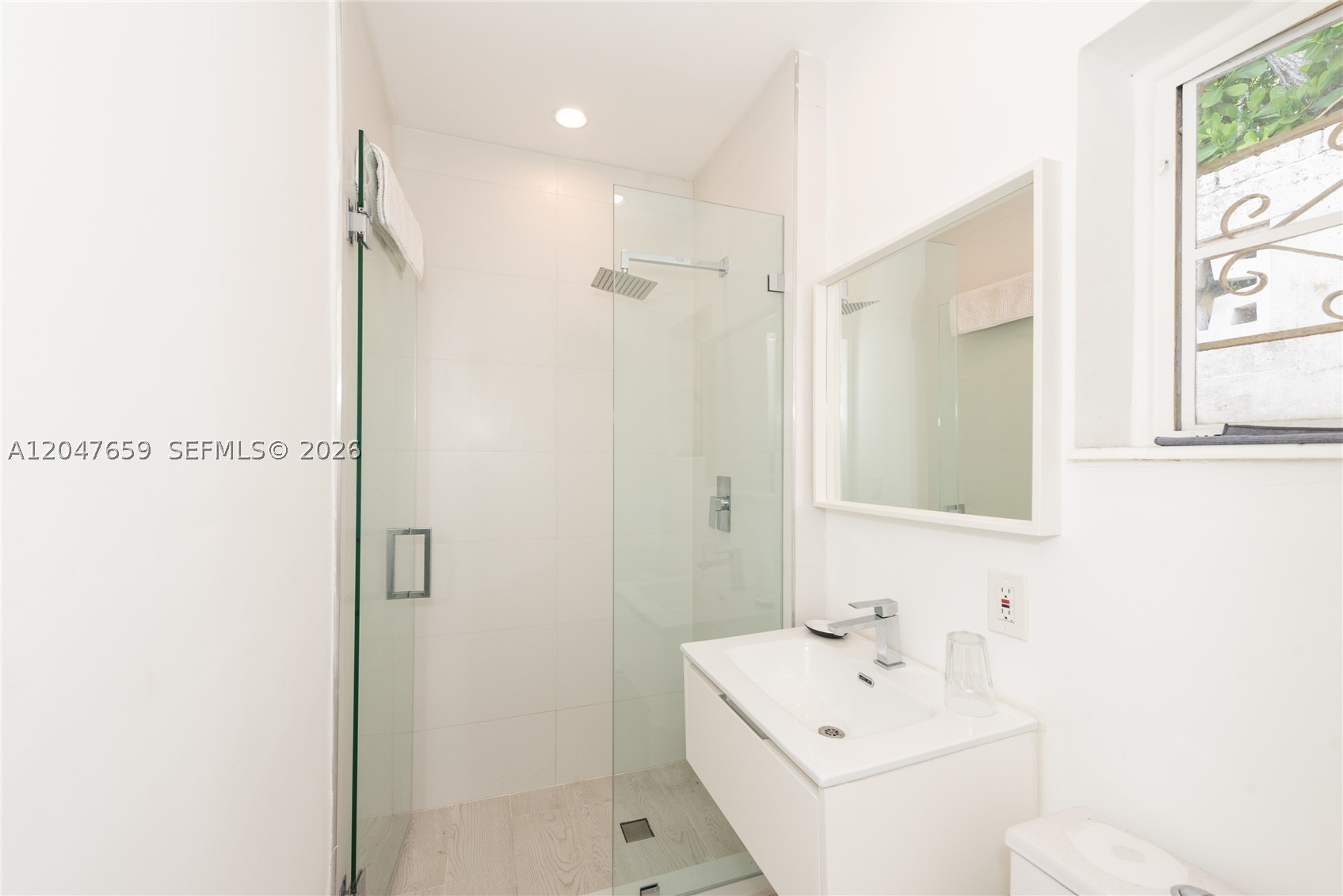 BEACH CLUB APTS CONDO - Residential Lease