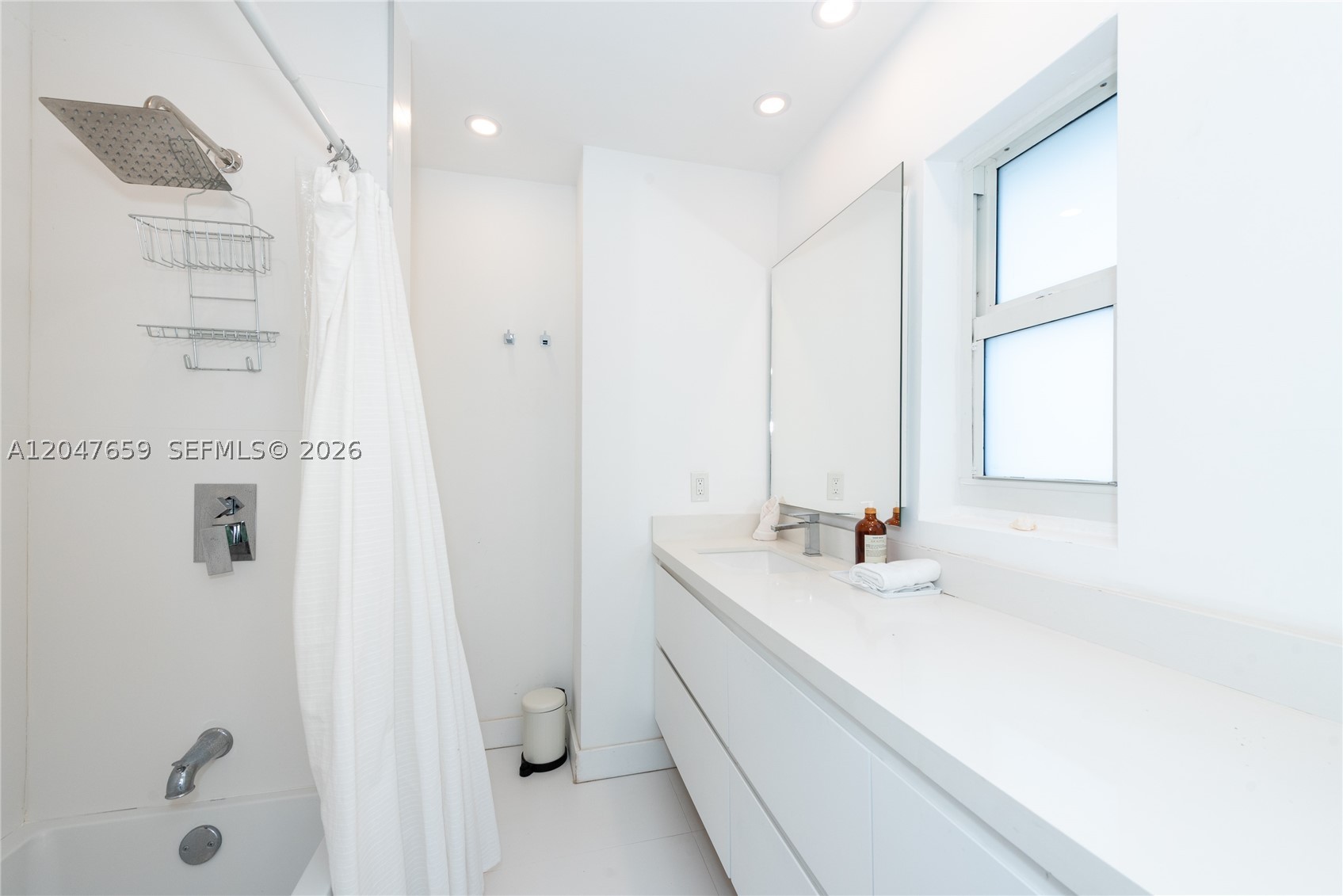 BEACH CLUB APTS CONDO - Residential Lease