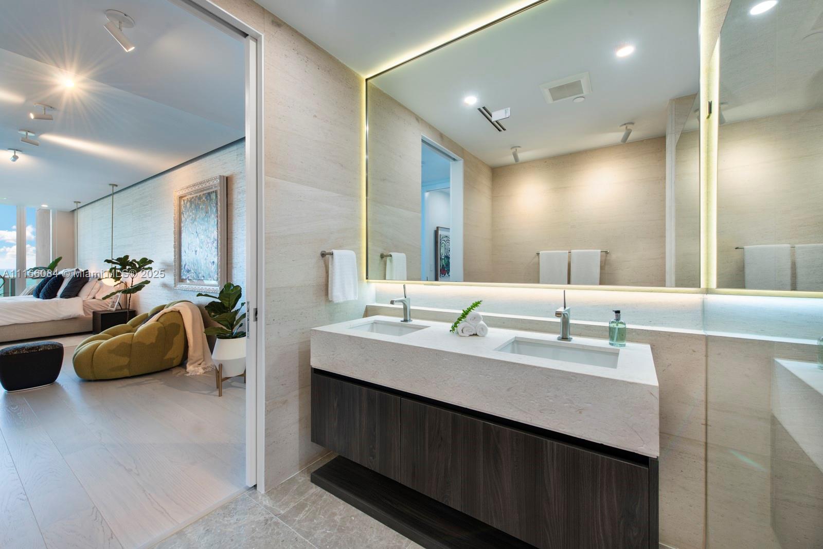 CONTINUUM ON SOUTH BEACH - Residential
