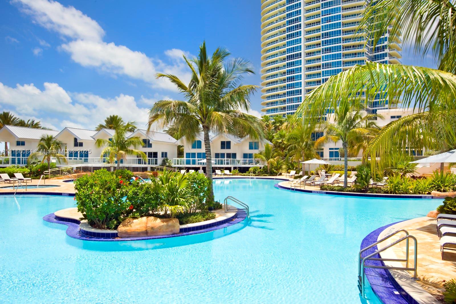 CONTINUUM ON SOUTH BEACH - Residential